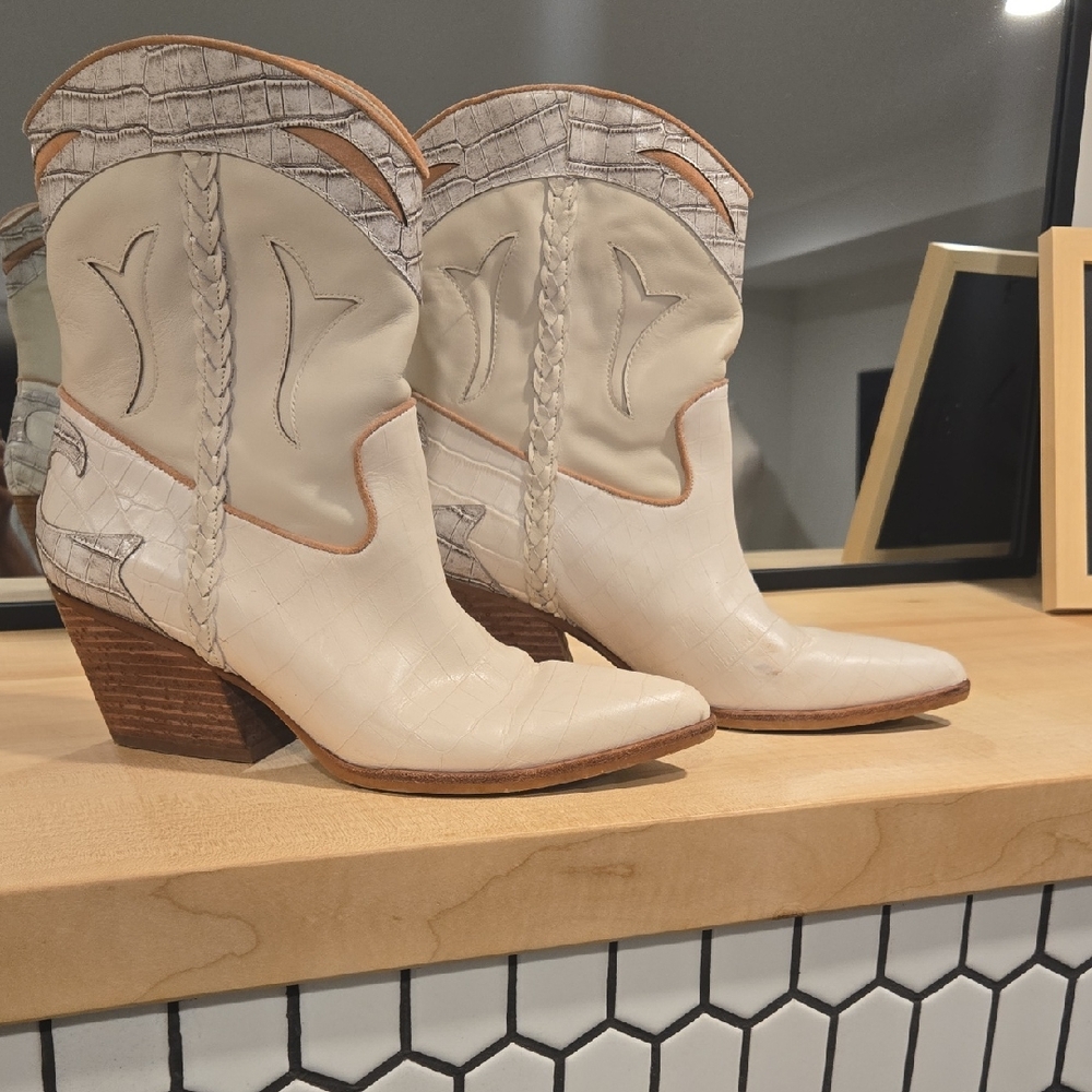 Dolce Vita Stunning Boots